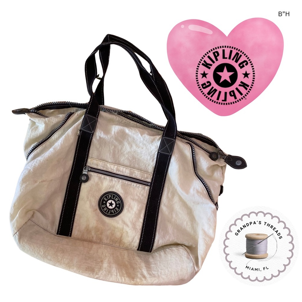 Vintage 2000’s RARE White Kipling Duffle Bag!